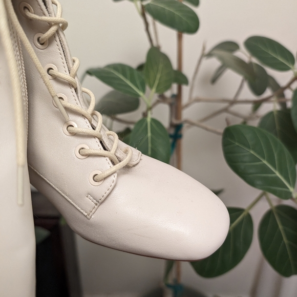 Stradivarius White Boots - Picture 6 of 7